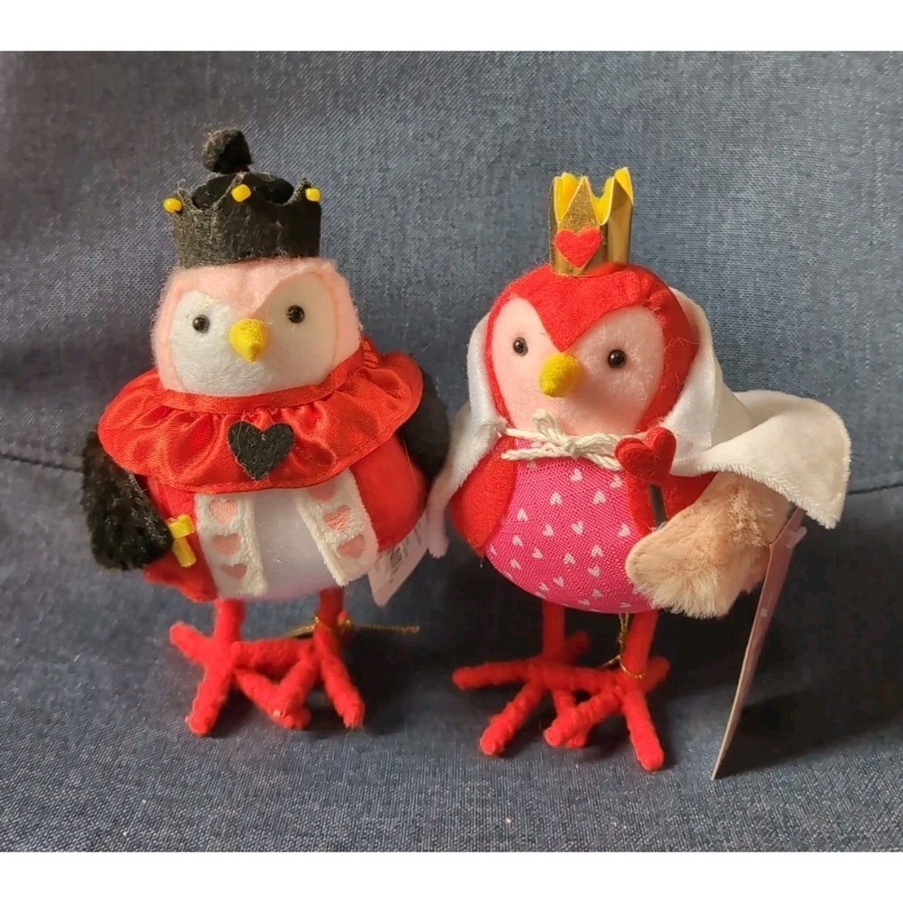 Target Spritz Valentine FEATHERLY FRIENDS KING AND QUEEN OF HEARTS BIRDS New '24